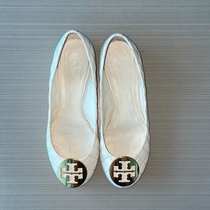 Tory Burch ivory quilted leather flats. Lightly worn.